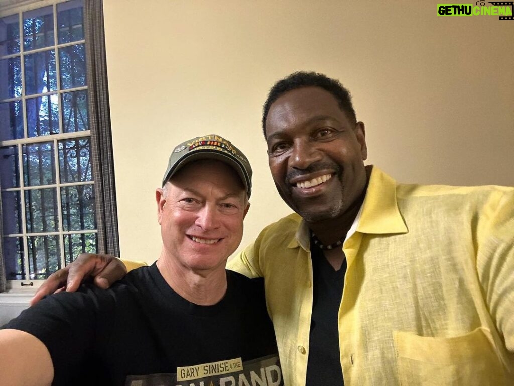 Gary Sinise Instagram - Bubba & Lt. Dan back together again. We had a surprise guest at our @garysinisefoundation Welcome Home Celebration of Vietnam Veterans. Thank you, @mykeltiwmson and all my pals for coming to support. And to all our Vietnam Veterans, welcome home. Washington D.C.