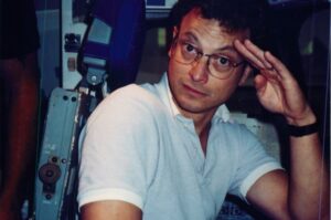 Gary Sinise Instagram - Today marks the 53rd anniversary of the launch of the Apollo 13 mission to the moon. Ron Howard directed the 1995 film and I had the good fortune to play astronaut TK (Ken) Mattingly along with a wonderful cast. Here are some behind-the-scenes photos from the making of the movie, including some of our fun at Space Camp in Huntsville Alabama. Great memories I’ll cherish forever, and remembering the great Bill Paxton. I hope you enjoy!