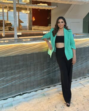 Gauri Khan Instagram - Embarking on a new journey using my design expertise to craft new spaces …. my foray into hospitality marks a new beginning with the launch of “tori “ my v own place with @life_of_a_restauranteur_ab. @torimumbai @tanaaz @gaurikhandesigns 
#torriimumbai #gaurikhan