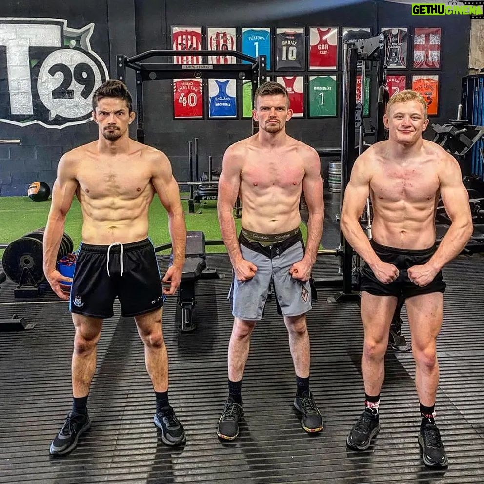 George Hardwick Instagram - Getting fight ready with @unit29fitness Best S and C coach in the game. Honest I didn't turn saturation up... much