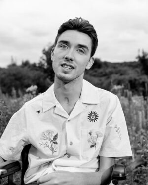 George Robinson Instagram - speaking of birds and bees…
S3 of Sex Ed streaming now!

a huge thanks to 
- @emmasleon 💄
- @morganhillmurphy 📸
- @percival_menswear 👕
- @kpprgrams