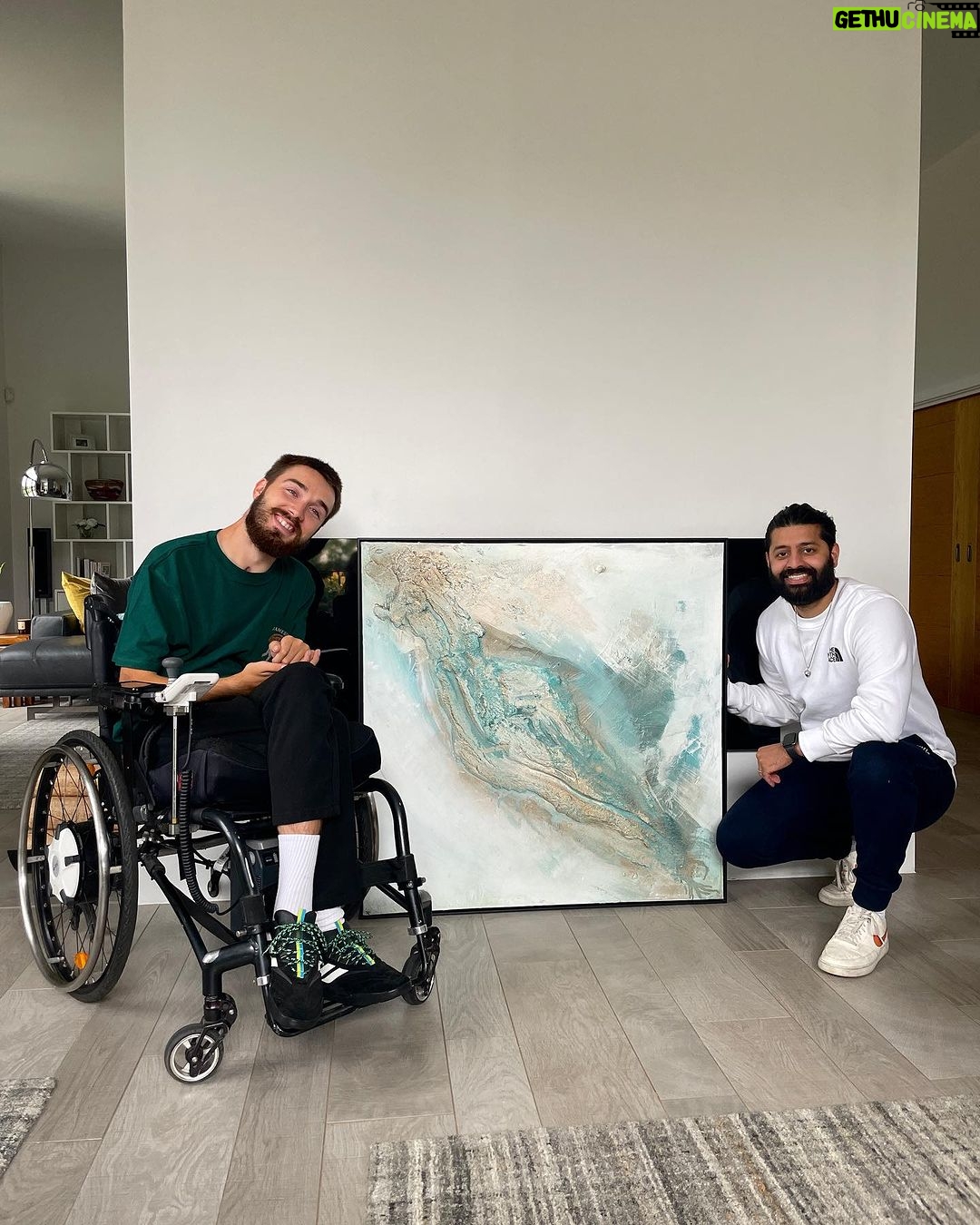 George Robinson Instagram - An absolute pleasure to meet the amazing @sexeducation actor @georgerossrobinson to deliver his new painting! Such a top guy, so excited to see this one up in his home, and for the new season this September! #abstractart #kunstgalerie #abstraktekunst #abstraktemalerei #abstractpainting #abstractartist #sexeducationnetflix London, United Kingdom