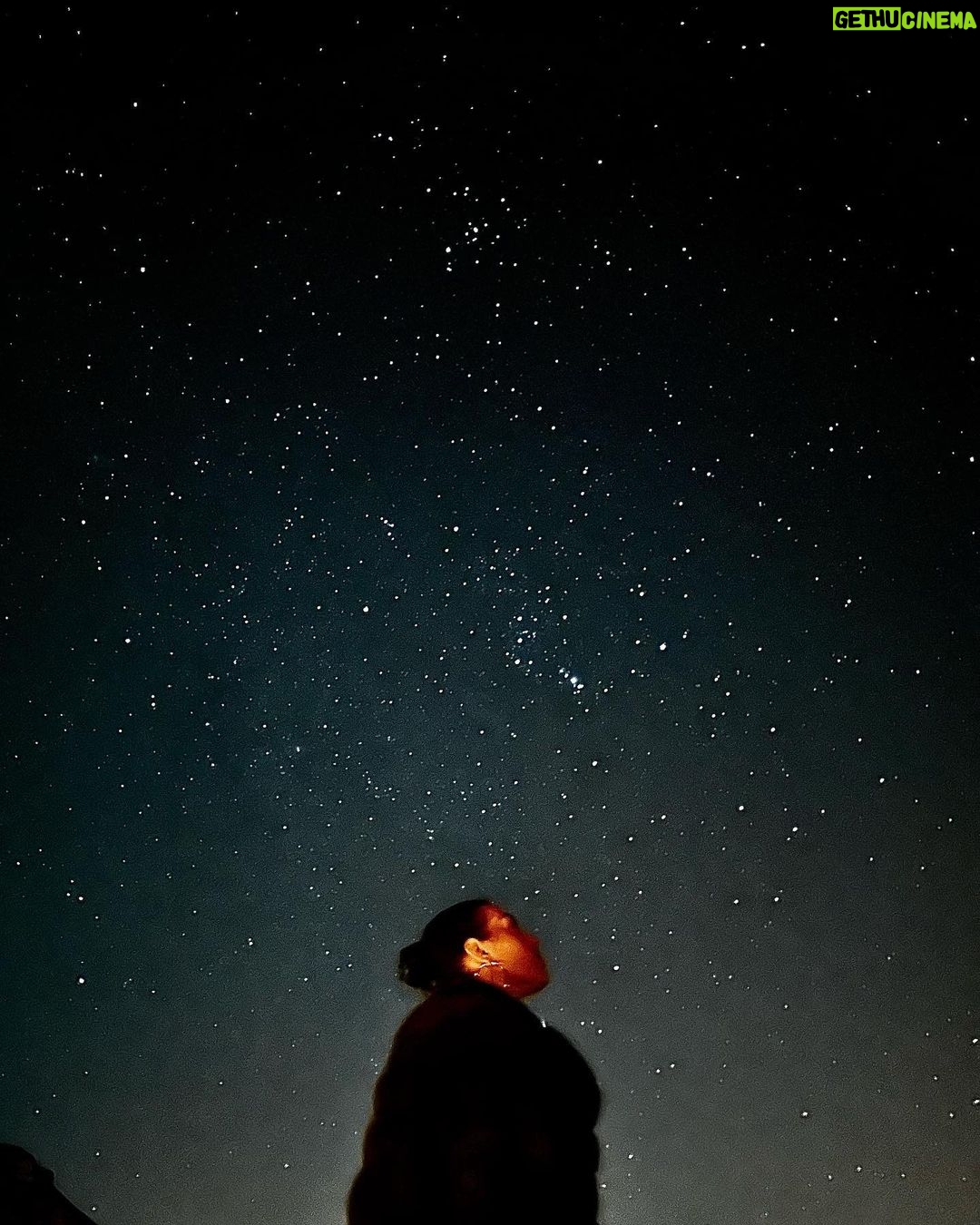 Georgina Rodríguez Instagram - Nunca deja de sorprenderme el cielo con su belleza. Gracias universo por regalarme tantas estrellas fugaces este viaje. 🌌🌠✨⭐️💛💝 AlUla, Saudi Arabia