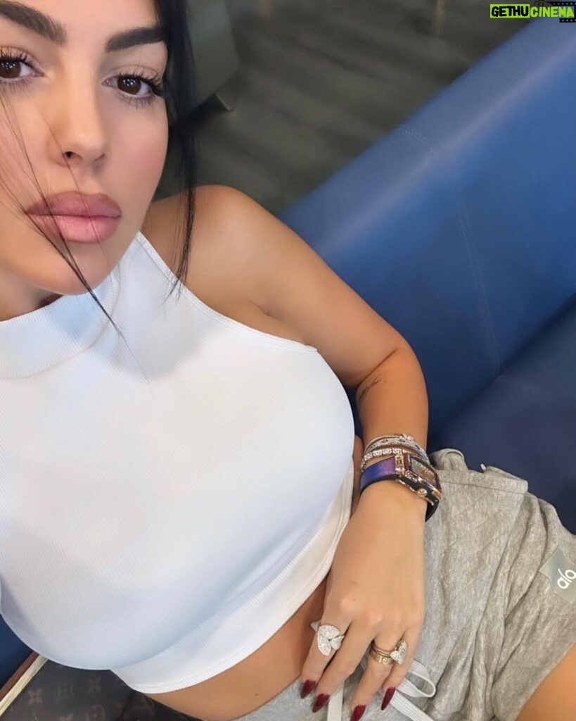 Georgina Rodríguez Instagram - 🍀✨🧡