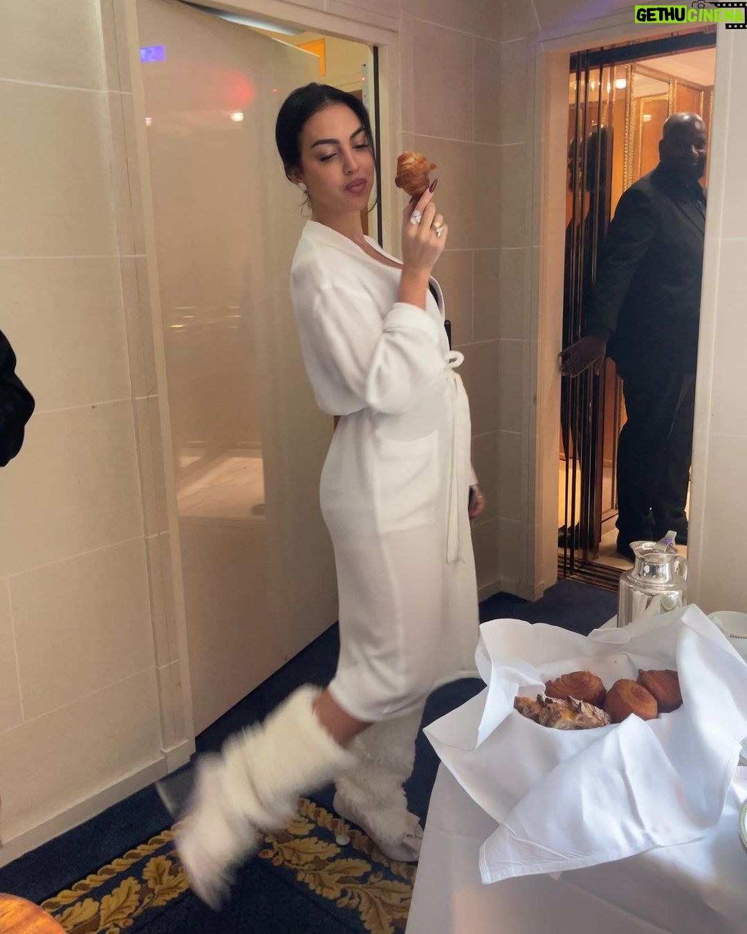 Georgina Rodríguez Instagram - LOEWE ✨ S/S 2024 Paris, France