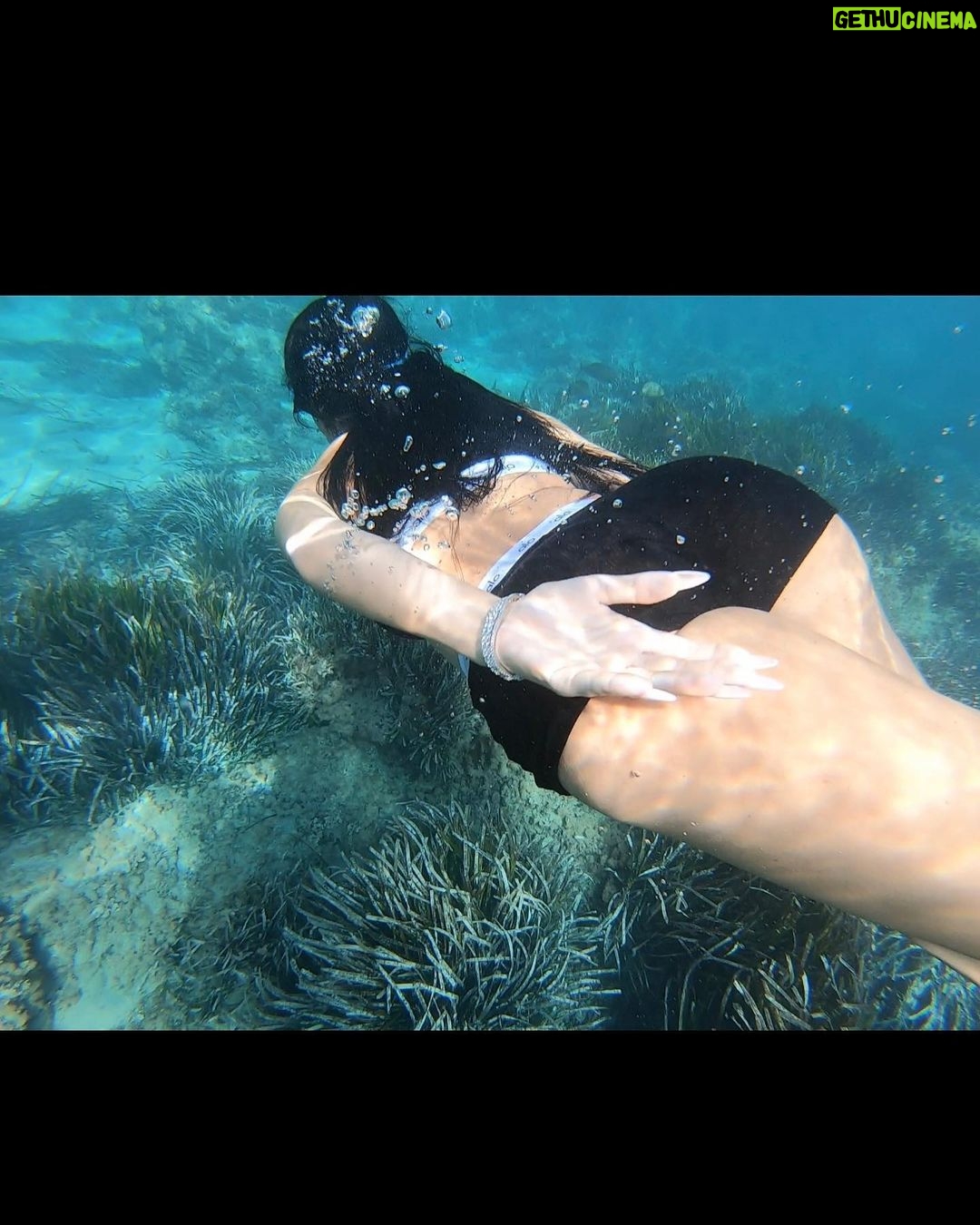 Georgina Rodríguez Instagram - 🐟🛥️💙 @aloyoga Agua Amarga