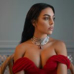 Georgina Rodríguez Instagram - Very excited to present my new collection @pasqualebruni at the 80th Venice film festival 🎞️❤️💎 Look de Maquillaje @lorealparis Look de Pelo @ghdspain Venice Film Festival