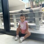 Georgina Rodríguez Instagram - Polifacética, afortunada y agradecida con Dios 💖 ⭐️ Gio para Guees. ⭐️ Compras en Gucci, donde empezó nuestra historia de amor y vida juntos. ⭐️ Apoyando a papá en el estadio. ⭐️Spiderman y Bella haciendo buen equipo. ⭐️ Mi hogar, mi día a día. ⭐️ Selfie espejo después de entrenar. ⭐️ Bella Esmeralda deslumbrándome con su mirada. ⭐️ Mateo decorando su cama, el manitas d la casa. ⭐️ Eva sorprendiéndome en el gym con un regalo especial. Título de la obra de arte, mamá corazón. ⭐️Llevé a mis 5 soles a comprar y me sorprendieron premiándome al llegar a casa. Riyadh - Kingdom Of Saudi Arabia