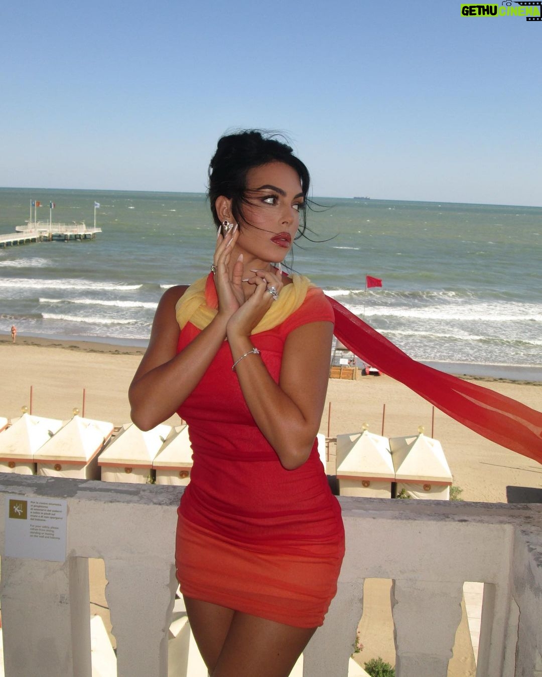 Georgina Rodríguez Instagram - 🇮🇹♥️ Venice Film Festival