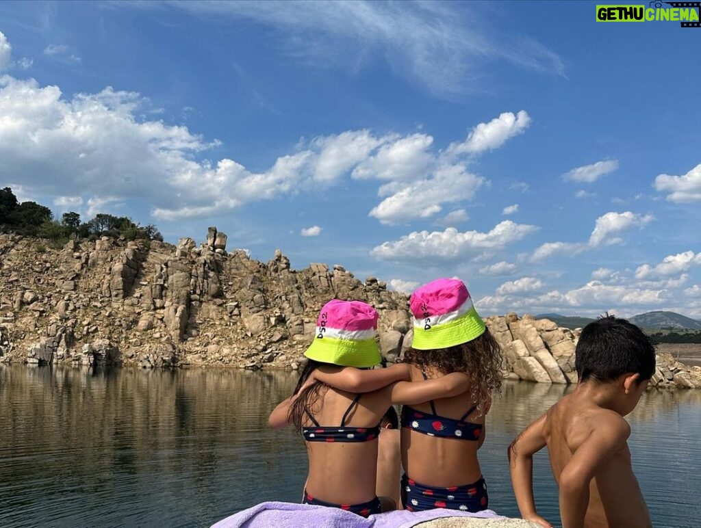 Georgina Rodríguez Instagram - Maravilloso día de pre cumple con mis chicos ♥️ Picadura de 🐝 incluida…A las mamás es a quien tiran más 🤣 Madrid, Spain