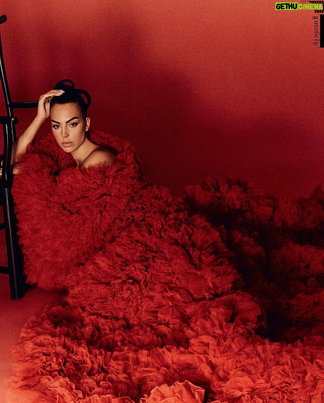 Georgina Rodríguez Instagram - My new cover… Desert rose 🌹 @georginagio #HarpersBazaarSaudi @harpersbazaararabia Editor in Chief: @oliviaphillipsbazaar Photographer: @vladimirmarti Fashion Direction: @anna_castan Fashion: @farazmanan Hairstylist: @serpiente.es Make-Up Artist: @fer.martinez.mk Set Design: @herzog.selections Senior Producer: @steff.producer Talent Management: @angelsproject Arabic Editor: @ar_stylish Writer: @rosanna.ryan Madrid, Spain