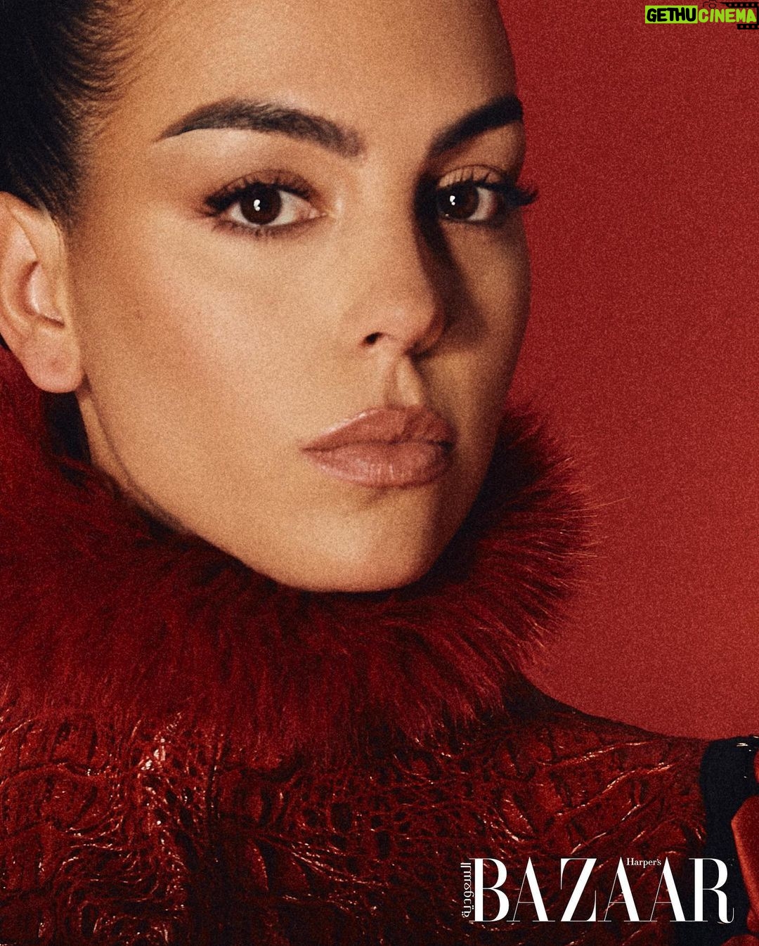 Georgina Rodríguez Instagram - My new cover… Desert rose 🌹 @georginagio #HarpersBazaarSaudi @harpersbazaararabia Editor in Chief: @oliviaphillipsbazaar Photographer: @vladimirmarti Fashion Direction: @anna_castan Fashion: @farazmanan Hairstylist: @serpiente.es Make-Up Artist: @fer.martinez.mk Set Design: @herzog.selections Senior Producer: @steff.producer Talent Management: @angelsproject Arabic Editor: @ar_stylish Writer: @rosanna.ryan Madrid, Spain