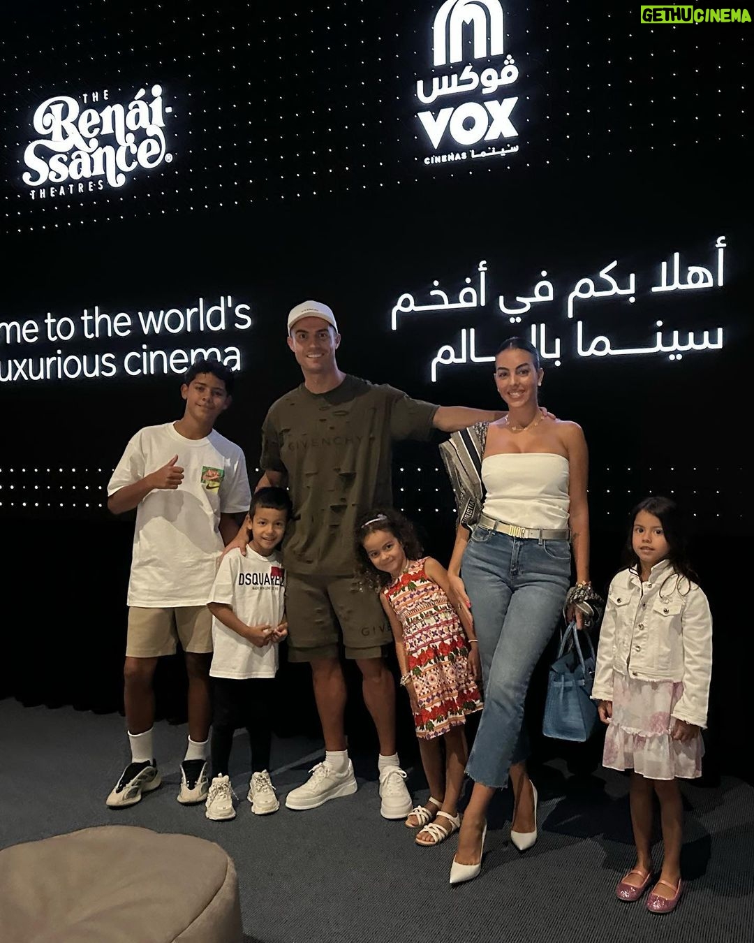 Georgina Rodríguez Instagram - Compras y cine con mis vidas 💘 Riyadh - Kingdom Of Saudi Arabia