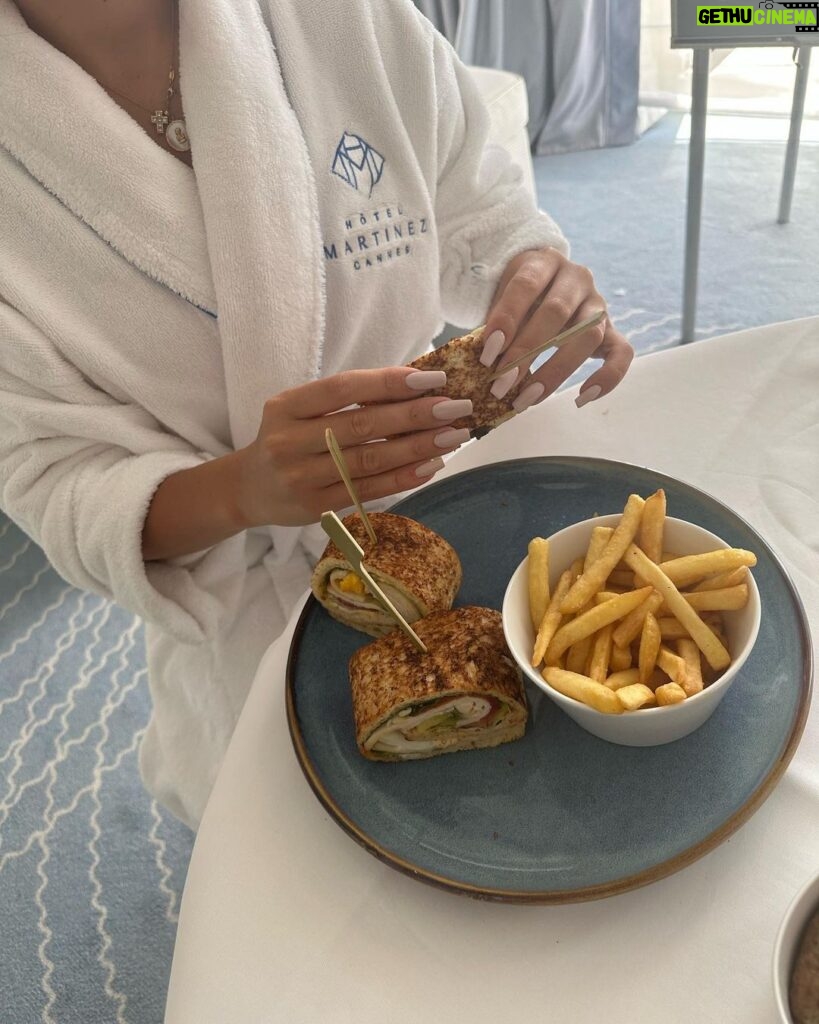 Georgina Rodríguez Instagram - Getting ready for Cannes ✨🇫🇷 Hotel Martinez