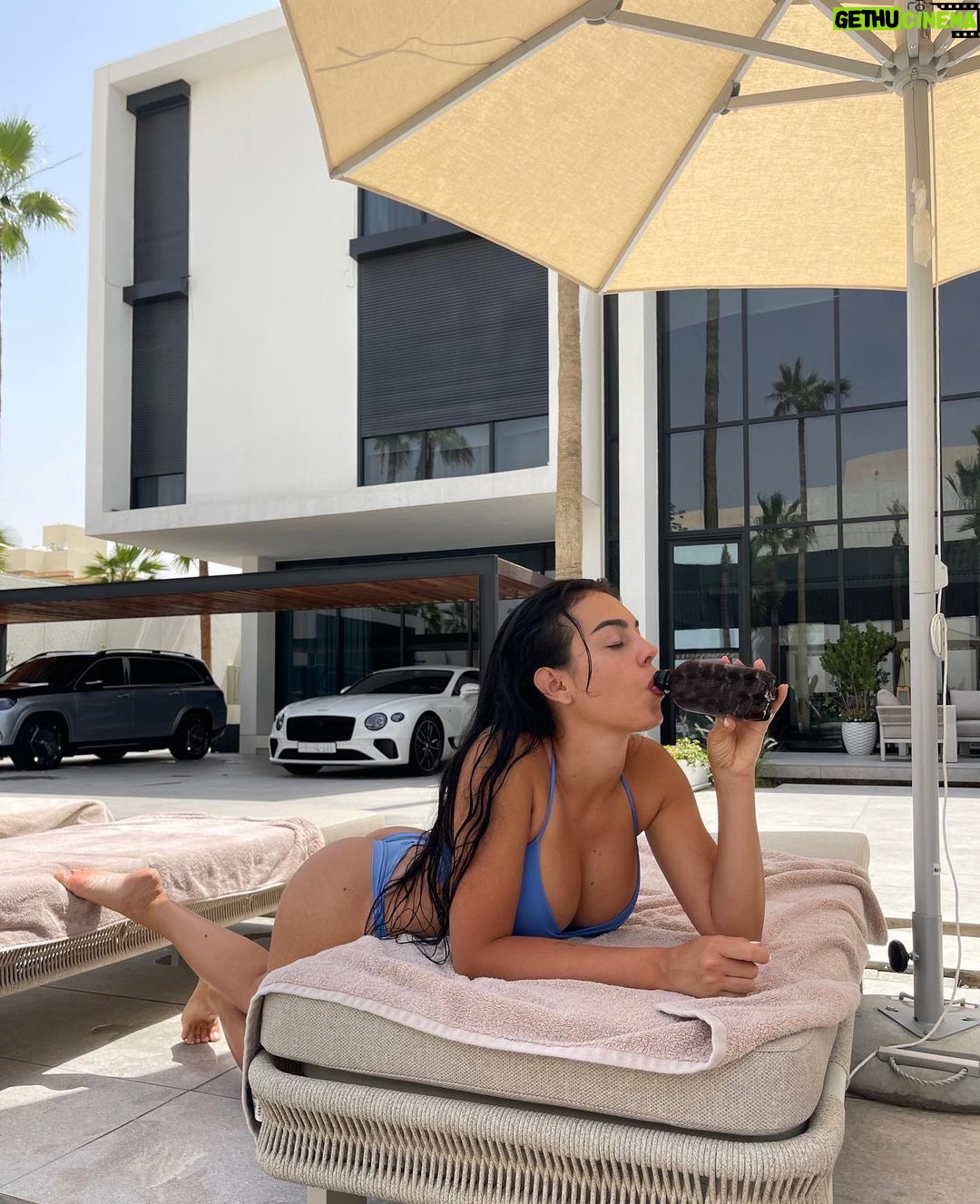 Georgina RodrÃguez Instagram - Cada cielo tiene su matiz 💙 Riyadh - Kingdom Of Saudi Arabia