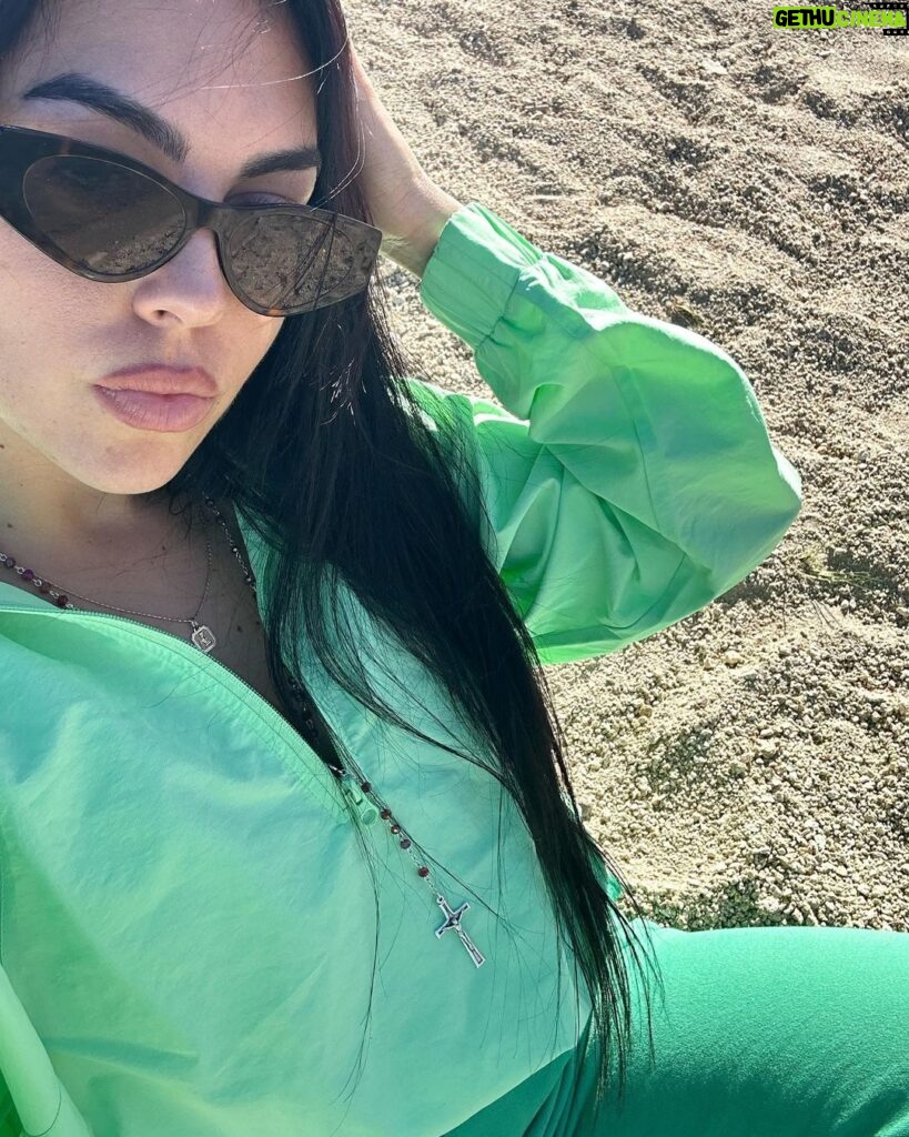 Georgina Rodríguez Instagram - 🌿🍃🌾🌳☘️🌾 @aloyoga