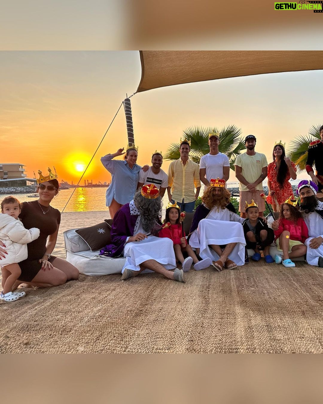 Georgina Rodríguez Instagram - Mi familia mi vida 💝