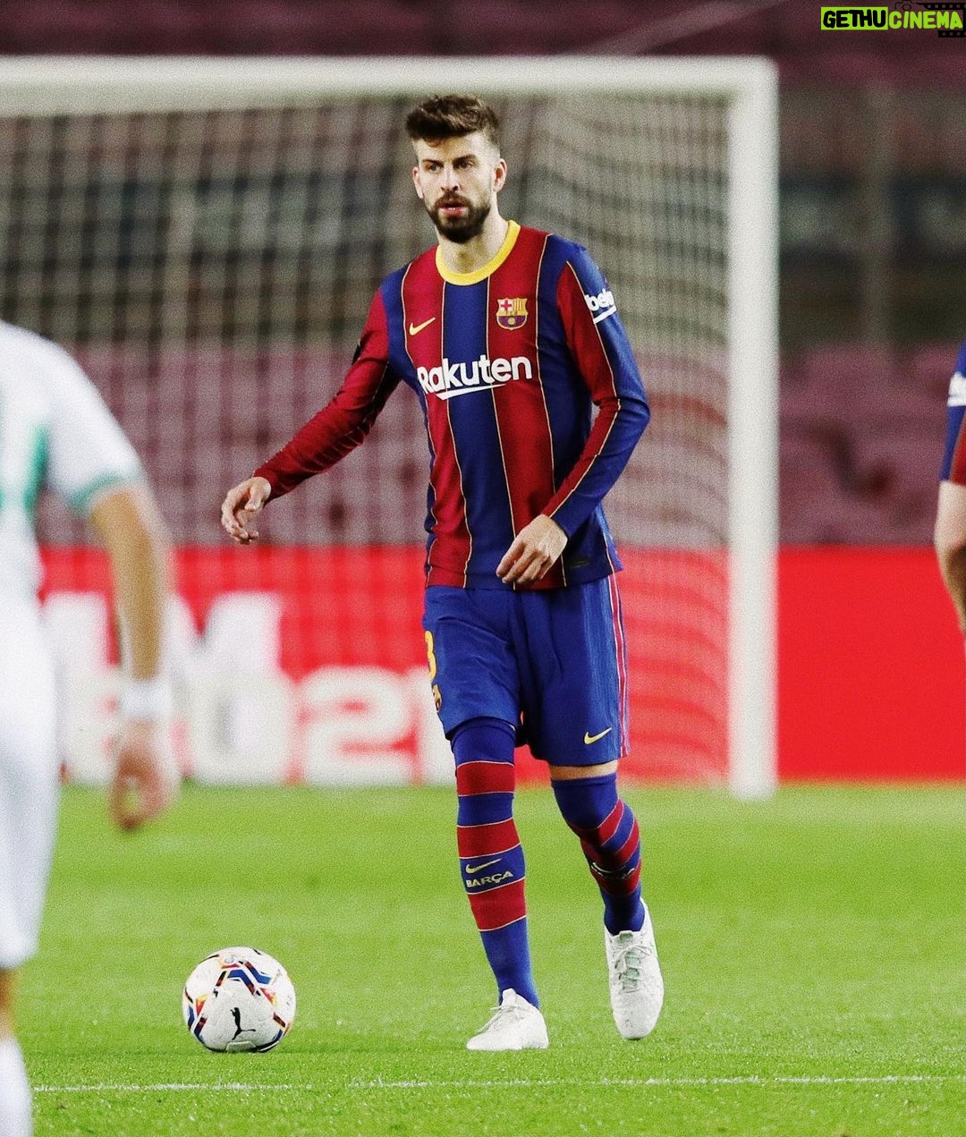 Gerard Piqué Instagram - Seguim 🔵🔴💪🏻 Spotify Camp Nou
