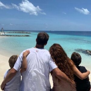 Gerard Piqué Instagram - Family time. @waldorfastoriamaldives