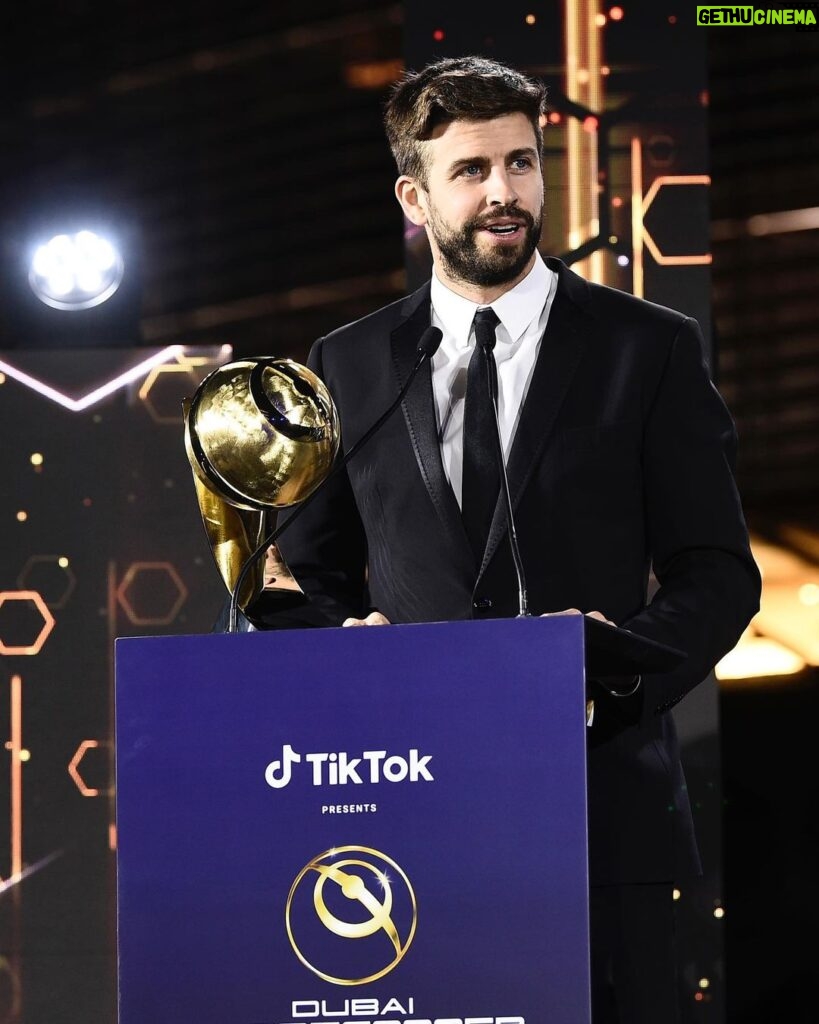 Gerard Piqué Instagram - Really honored to receive the Player Career Award! Thank you so much @globesoccer and congrats to all winners! 👏🏼 Dubai
