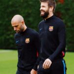 Gerard Piqué Instagram - Fue un placer compartir vestuario y títulos contigo tantos años! Te deseo lo mejor en esta nueva etapa @mascherano14