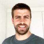 Gerard Piqué Instagram - I accept @beko ‘s challenge! On #WorldHealthDay2020, with @unicef and @fundaciofcb, I challenge you to check in “At home”! Post a photo with the hashtags #StayHome #LikeAPro and tag @beko While indoors, wash your hands and stay active! Let’s #StayHome #LikeAPro together, it’s the only way to help our hero health workers fighting for us in hospitals everywhere. If you want to learn more about #WorldHealthDay2020 you can check @unicef
