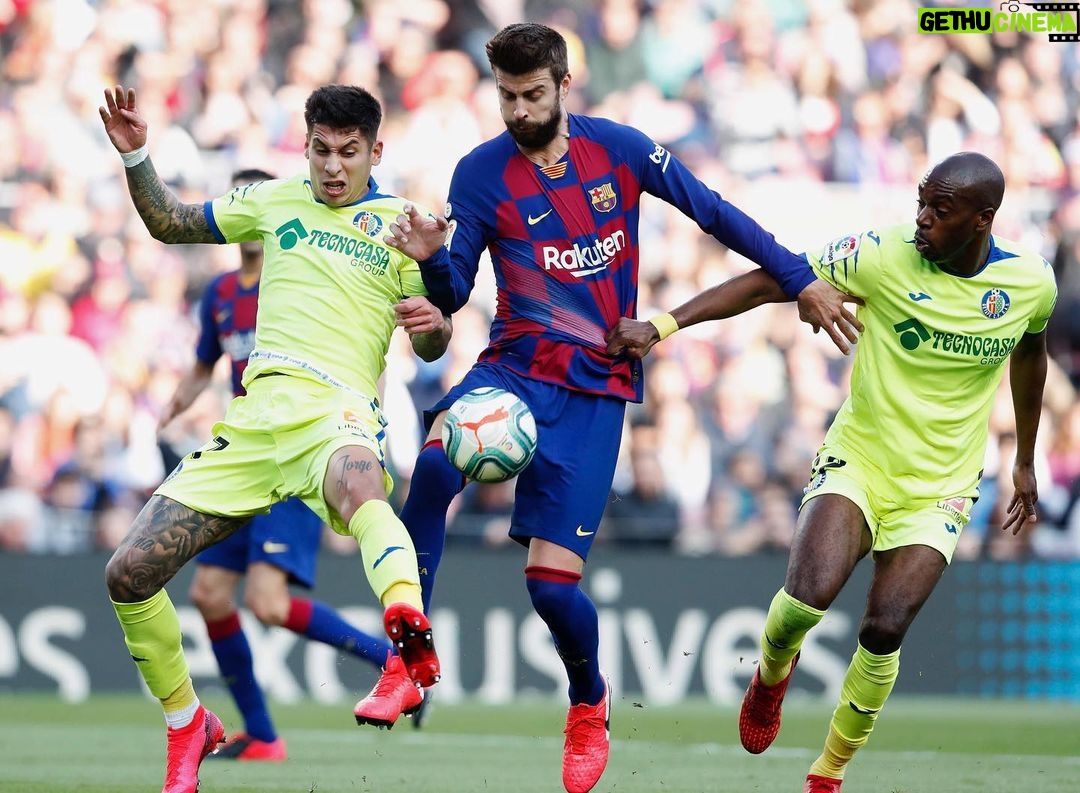 Gerard Piqué Instagram - +3 🔵🔴 #forçabarça Spotify Camp Nou