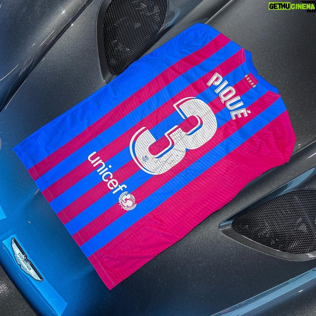 Gerard Piqué Instagram - 🎁 SORTEO camiseta firmada por GERARD PIQUÉ 🎁 Desde Drivercarsbcn os traemos un super sorteo con nuestro gran amigo @3gerardpique . En esta ocasión podrás ganar una de sus camisetas firmadas 🖋️. ⬇️ Requisitos ✅ Seguir nuestra cuenta @drivercarsbcn ✅ Like en la publicación ✅ Mencionar a 3 amigos en los comentarios ✅ Compartir la publicación en las stories etiquetándonos 📣 El sorteo finalizará el día 4/03/2022 a las 12.00h. El sorteo se realizará a nivel nacional con envío gratuito de la camiseta. Anunciaremos nuestro ganador a través de nuestras historias y en este post. ⚠️ Os recordamos que el #sorteo solo se realizará desde nuestra cuenta oficial @drivercarsbcn 🍀¡Mucha suerte a todos!🍀 👉🏻Ganador sorteo: @aleixferrer6 • • • • • #sorteoespana #sorteopique #sorteos #sorteoinstagram #giveaway DriverCarsBcn