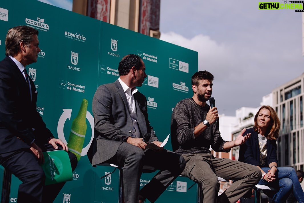 Gerard Piqué Instagram - A la Copa Davis llegas reciclando. x10🍾 = 1 🎟 Más info en daviscupfinals.com/reciclemos Madrid, Spain