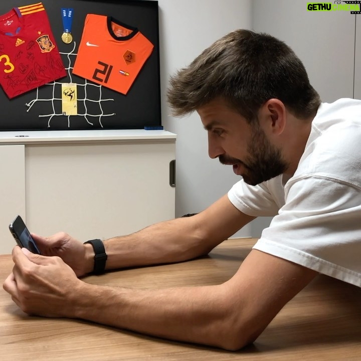 Gerard Piqué Instagram - Una locura! @daviscupfinals