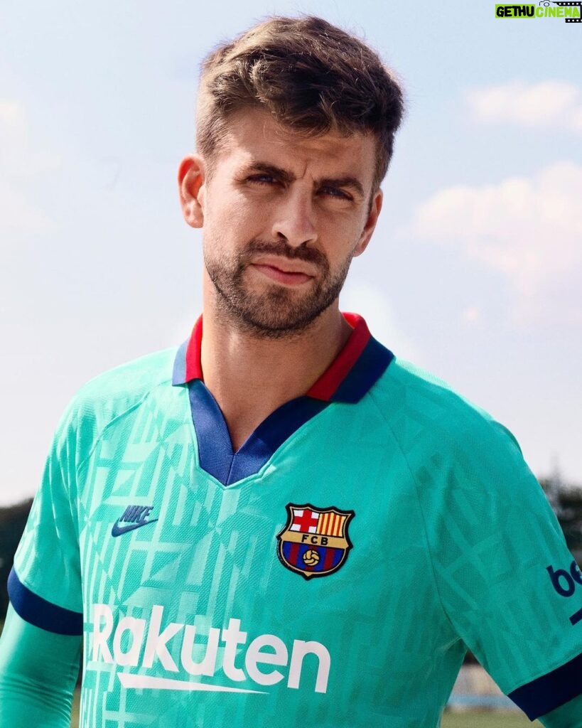 Gerard Piqué Instagram - Barcelona proud. Introducing the new third kit of @fcbarcelona, available now on nike.com/FCB #NikeFootball #FCBarcelona