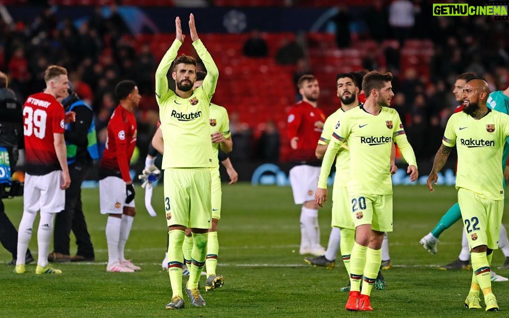 Gerard Piqué Instagram - Very happy to play at Old Trafford again! Great atmosphere yesterday!