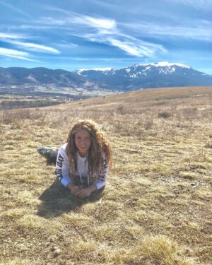 Gerard Piqué Instagram - Ella siempre tan feliz! @shakira