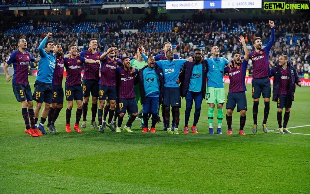 Gerard Piqué Instagram - 🔵🔴 Estadio Santiago Bernabéu