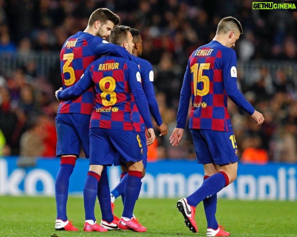 Gerard Piqué Instagram - Seguim 🔵🔴 #forçabarça Camp Nou