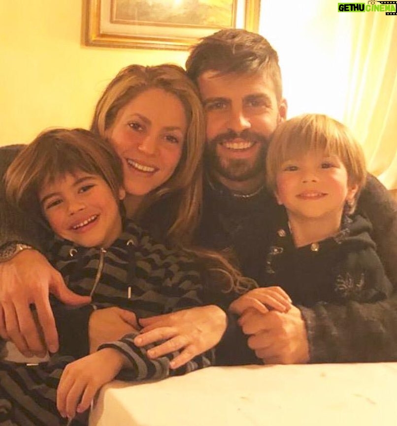 Gerard Piqué Instagram - Familia.