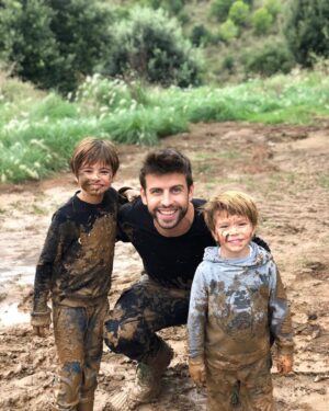 Gerard Piqué Instagram - Mud.