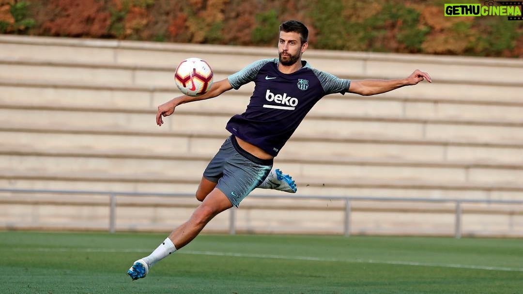 Gerard Piqué Instagram - Preparats per demà. #fcbarcelona #laliga