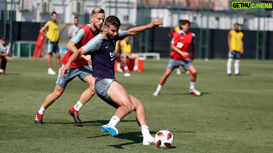 Gerard Piqué Instagram - Ready to start the season. #SupercopaBarça #ForçaBarça 
