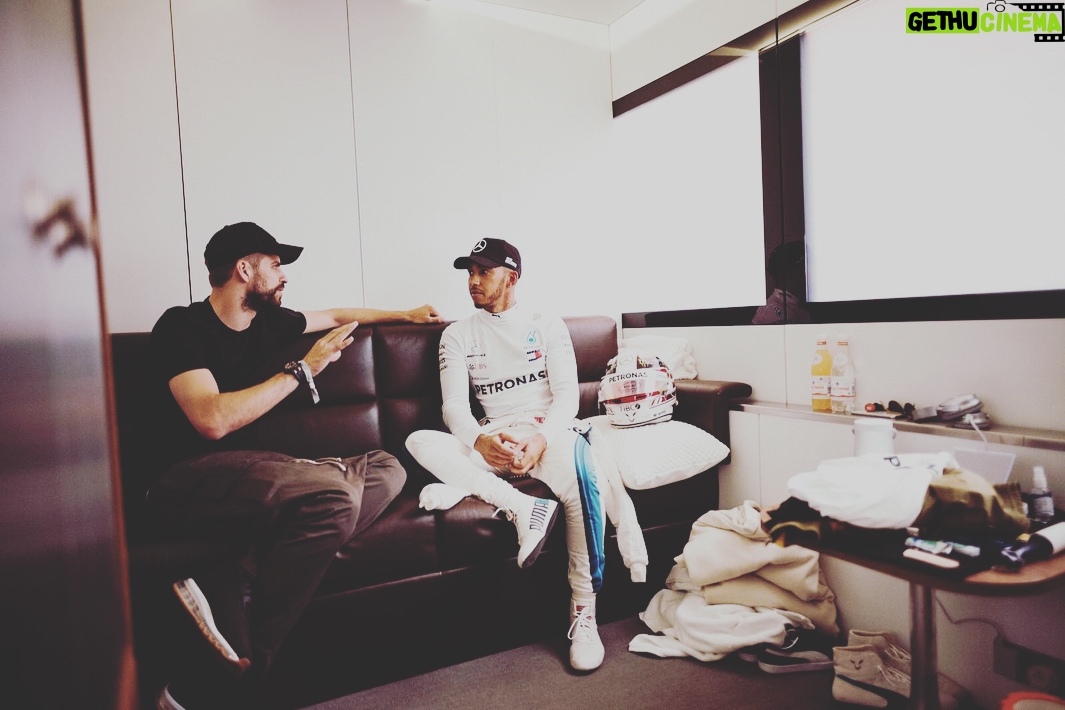 Gerard Piqué Instagram - Great time with @lewishamilton @f1 @mercedesamgf1