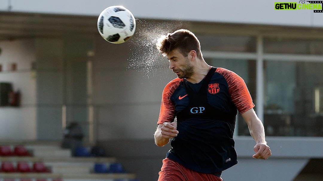Gerard Piqué Instagram - Preparats per una altra final.