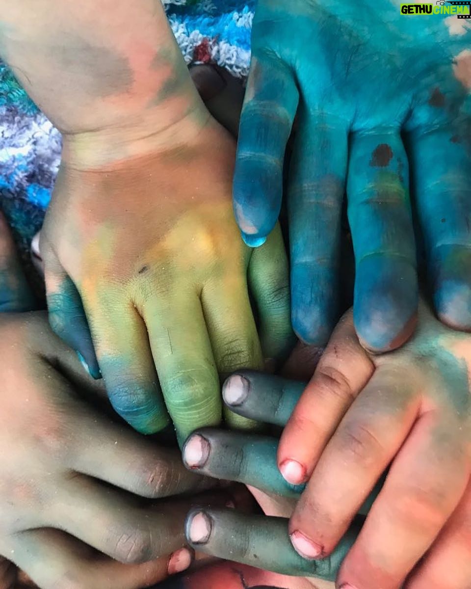 Gerard Piqué Instagram - Experiments! @shakira #family