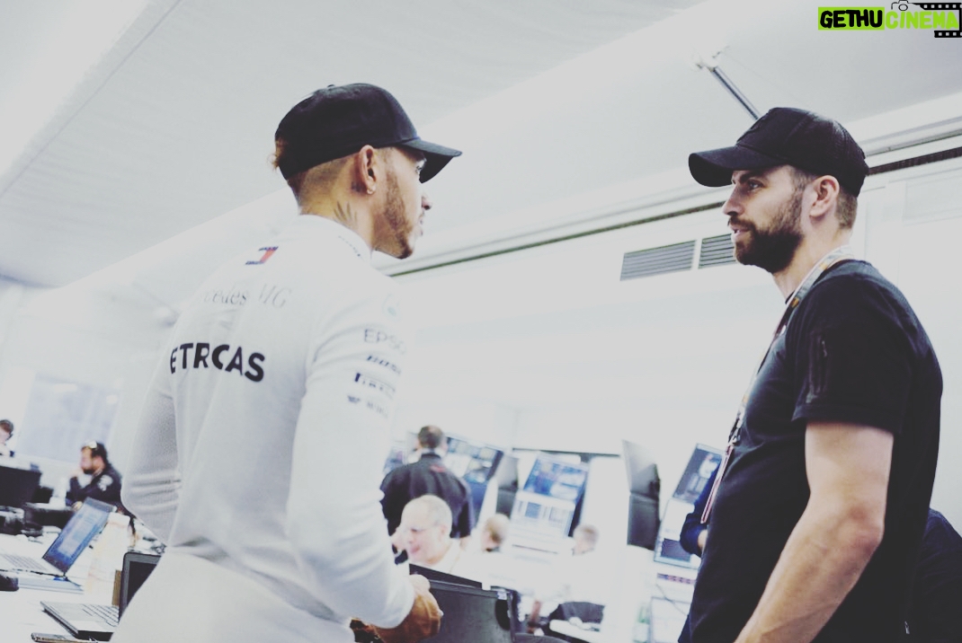 Gerard Piqué Instagram - Great time with @lewishamilton @f1 @mercedesamgf1
