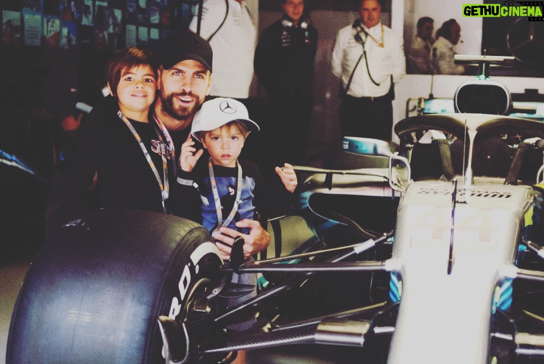 Gerard Piqué Instagram - Great time with @lewishamilton @f1 @mercedesamgf1