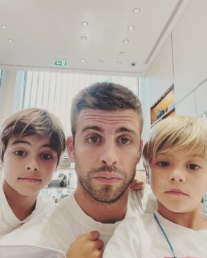 Gerard Piqué Instagram - Les Trois Mousquetaires.