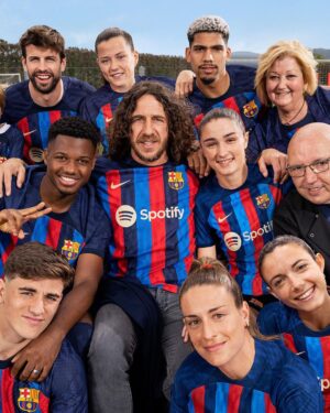 Gerard Piqué Instagram - The new Barça kit is…😍💙❤️