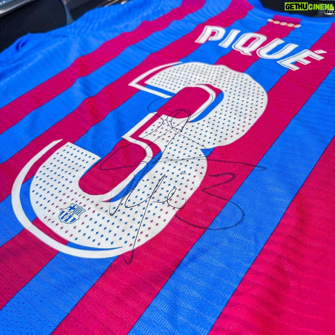 Gerard Piqué Instagram - 🎁 SORTEO camiseta firmada por GERARD PIQUÉ 🎁 Desde Drivercarsbcn os traemos un super sorteo con nuestro gran amigo @3gerardpique . En esta ocasión podrás ganar una de sus camisetas firmadas 🖋️. ⬇️ Requisitos ✅ Seguir nuestra cuenta @drivercarsbcn ✅ Like en la publicación ✅ Mencionar a 3 amigos en los comentarios ✅ Compartir la publicación en las stories etiquetándonos 📣 El sorteo finalizará el día 4/03/2022 a las 12.00h. El sorteo se realizará a nivel nacional con envío gratuito de la camiseta. Anunciaremos nuestro ganador a través de nuestras historias y en este post. ⚠️ Os recordamos que el #sorteo solo se realizará desde nuestra cuenta oficial @drivercarsbcn 🍀¡Mucha suerte a todos!🍀 👉🏻Ganador sorteo: @aleixferrer6 • • • • • #sorteoespana #sorteopique #sorteos #sorteoinstagram #giveaway DriverCarsBcn