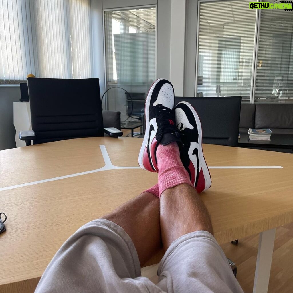 Gerard Piqué Instagram - Working.