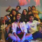 Gerardo Ravelo Instagram - Cruise Remix 🎬 Les comparto algunas fotos del detrás de cámaras + algunos frames del videoclip que grabé junto con @flow_times Gracias por actuar y bailar tan increíble en el video!! @nadiaa.gm Y gracias a todos los amigos que nos ayudaron y apoyaron 💛