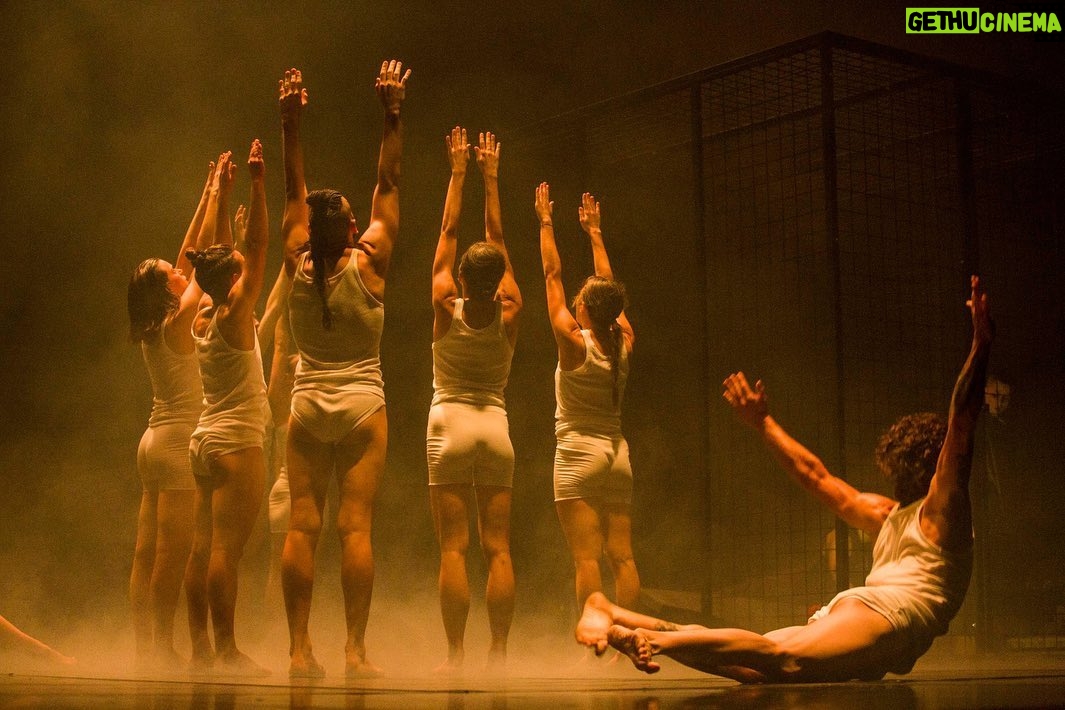 Giacomo Ferrara Instagram - Porto ancora addosso le emozioni di queste prime repliche di “CROLLI” al @teatrobrancaccio È stata una sfida bellissima, e un viaggio meraviglioso, che sicuramente non finirà con queste due prime date. Ringrazio @alessiagattachoreographer per la sua arte, la sua follia, per aver creduto in me e immaginato un tale spettacolo. Ringrazio tutta la compagnia formata da grandi artisti, con cui ho condiviso ore ed ore di prove, ansie e gioie che questo lavoro ci pone davanti ogni giorno. Le colonna sonora incredibile e suggestiva dei @mokadelic Ma soprattutto voglio ringraziare @matrice_n #OTI @teatrobrancaccio e il @futurofestival.roma per aver sposato e creduto in un progetto tanto ambizioso soprattutto in un tale periodo storico. Chi è stato a teatro ci ha ringraziato per le emozioni che ha provato e per aver riscoperto, dopo tutto quello che è successo, la bellezza del teatro e dello spettacolo dal vivo. Noi ci abbiamo messo anima, corpo e sangue. Dalle macerie siamo rinati. Spero che sia una delle prime piccole fiamme che riaccendono la cultura. Viva il teatro Teatro Brancaccio
